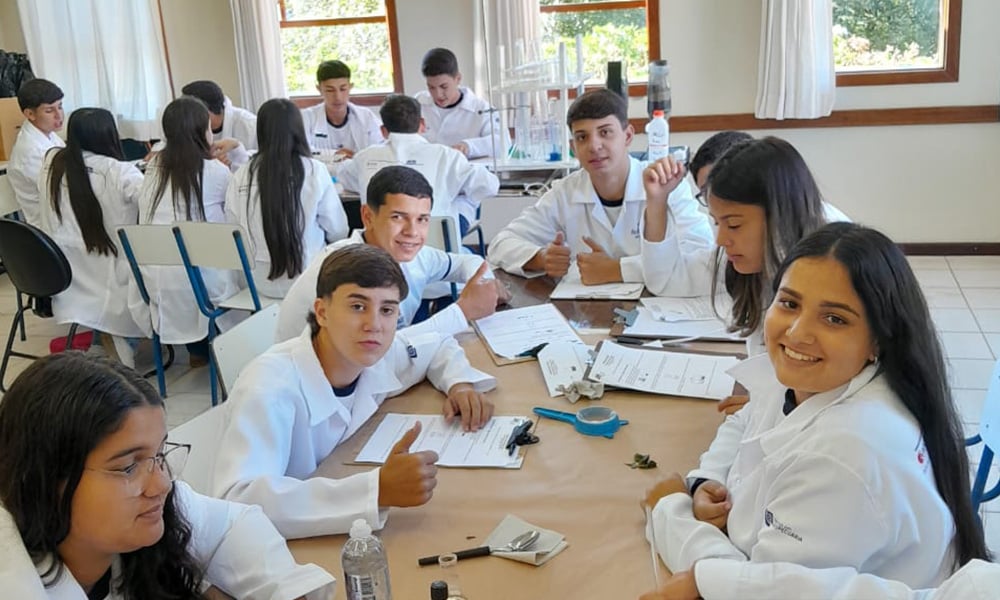 Trabalho-em-equipe-FUNDACAO-ROGE.jpg